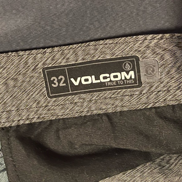 Volcom Shorts - Picture 4 of 4